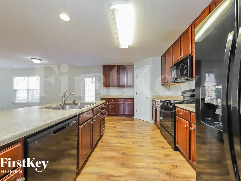 828 Peachtree Meadows Cir — Photo 5
