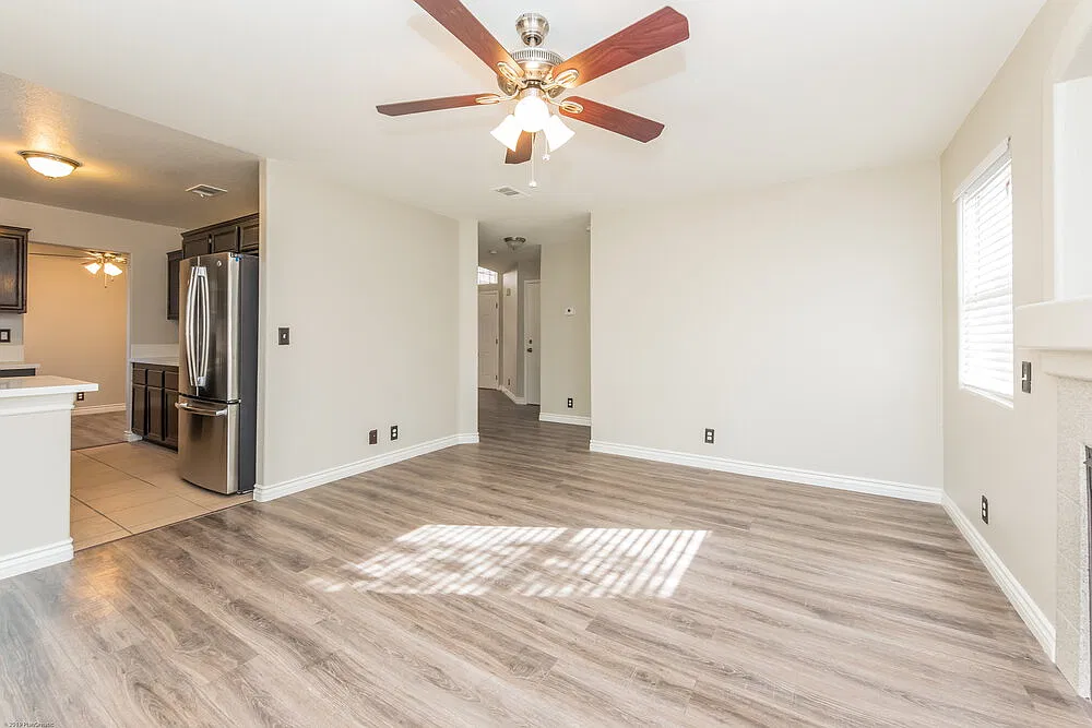 3 bed, 2.5 bath, 1664 sqft, $2,350 — Photo 2