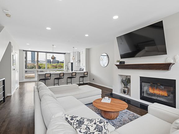 5th image of 660 N Peoria St #6S