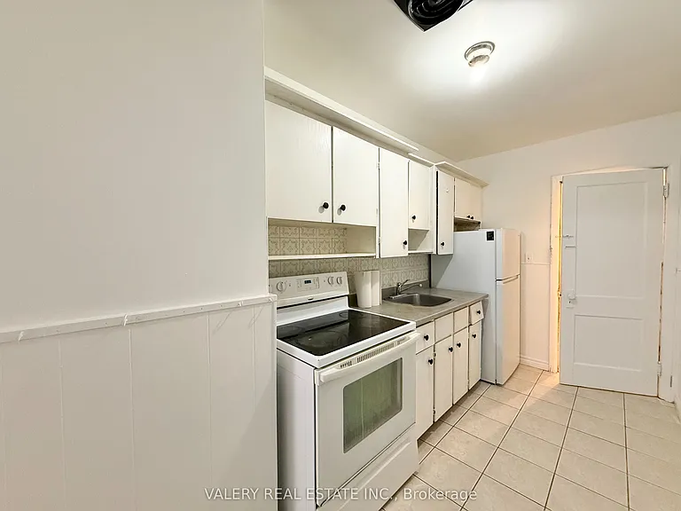 1093 Howard Ave #4 — Photo 2