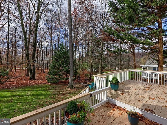 3rd image of 1090 Arbor Ln