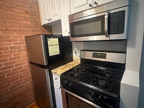 2nd image of 604 Chapel St #Ch1