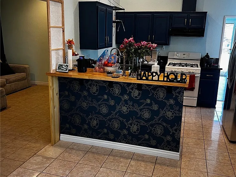 22950 Chambray Dr — Photo 2