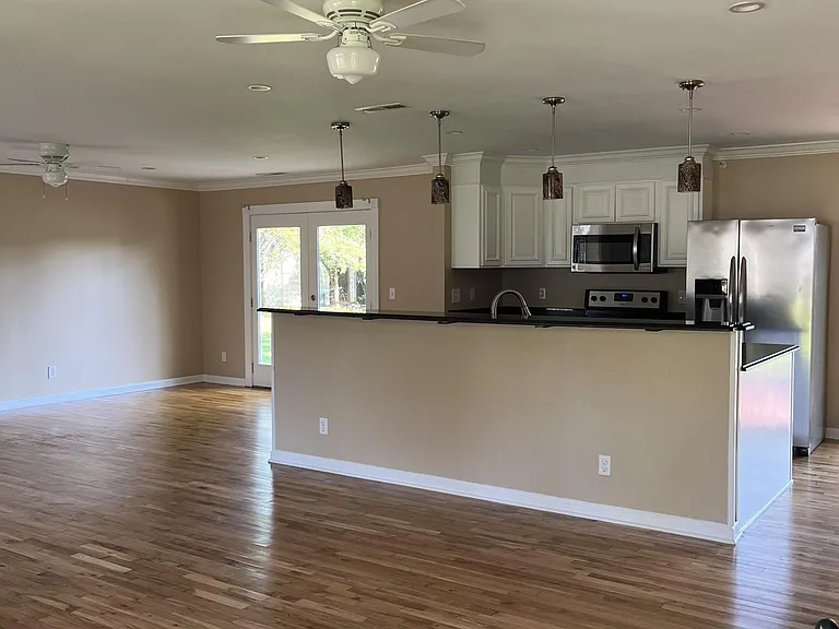 5717 Friendswood Dr — Photo 3