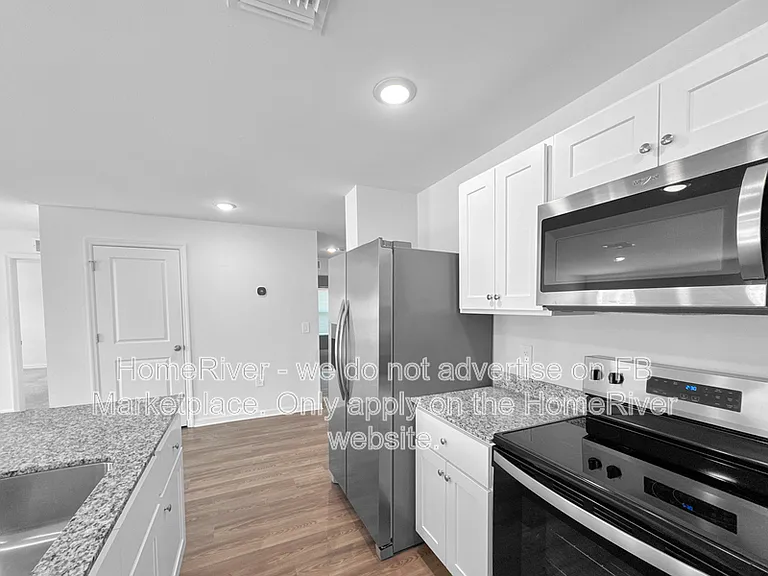 4748 NW 39th Pl — Photo 10