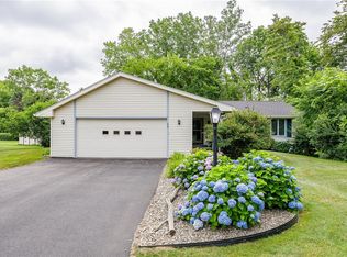 668 Willow Ln, Webster, NY 14580
