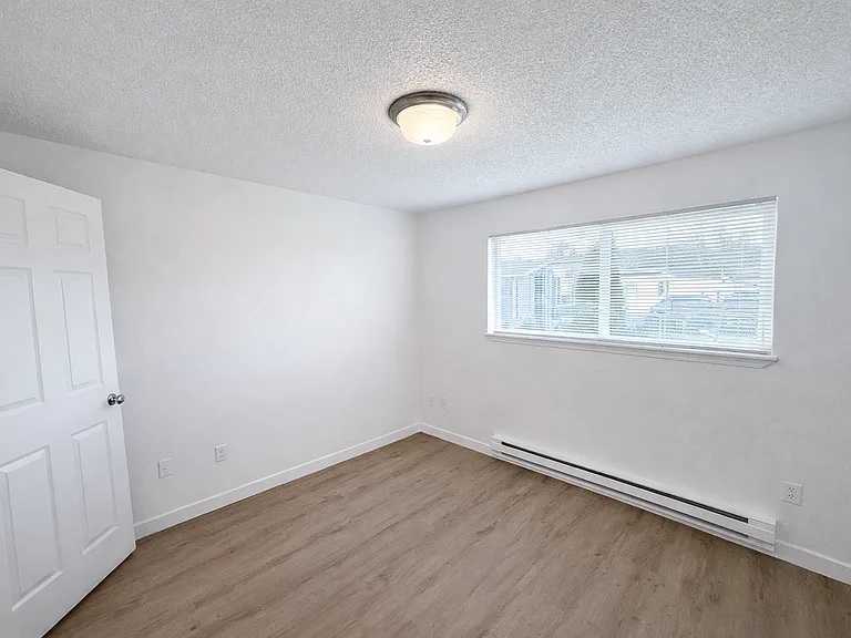 Meadowbrook Apartments — Photo 15
