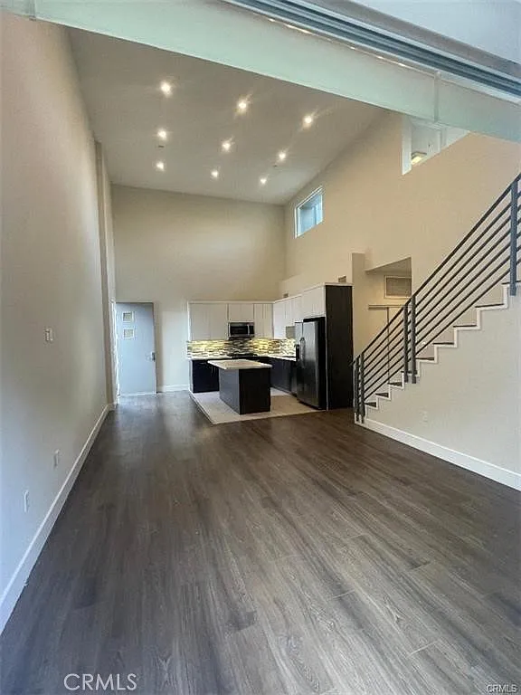 3 bed, 1291 sqft, $3,650 — Photo 2