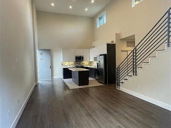 2nd image of 6445 Woodley Ave #204