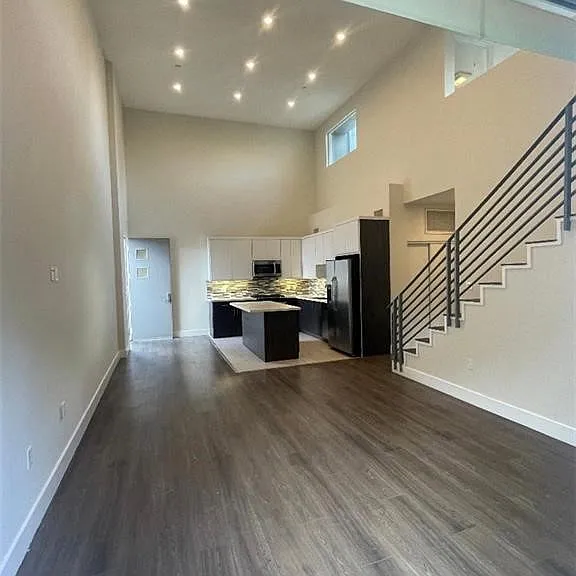 6445 Woodley Ave #204 — Photo 2