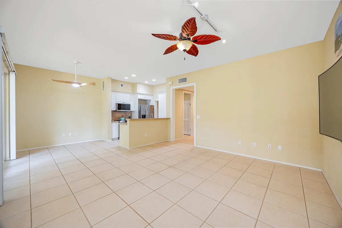 Building Photo - 92-1218 Olani St #2
