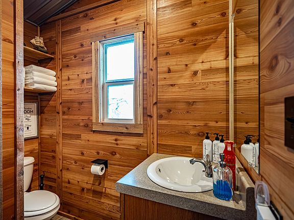 3rd image of 939 County Road 3440 #5