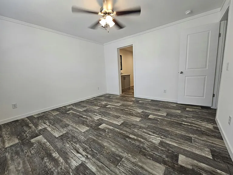 6661 Hidden Oaks Dr #6661 — Photo 10