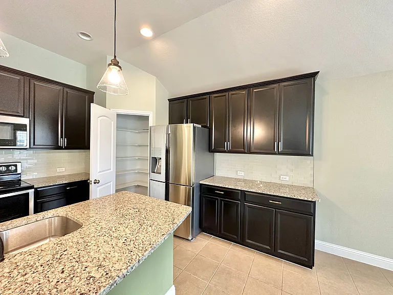 830 Old World Dr — Photo 6