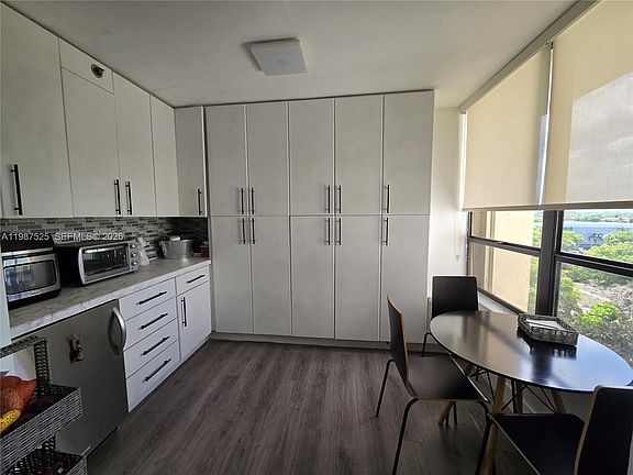 3rd image of 900 NE 195th St APT 709