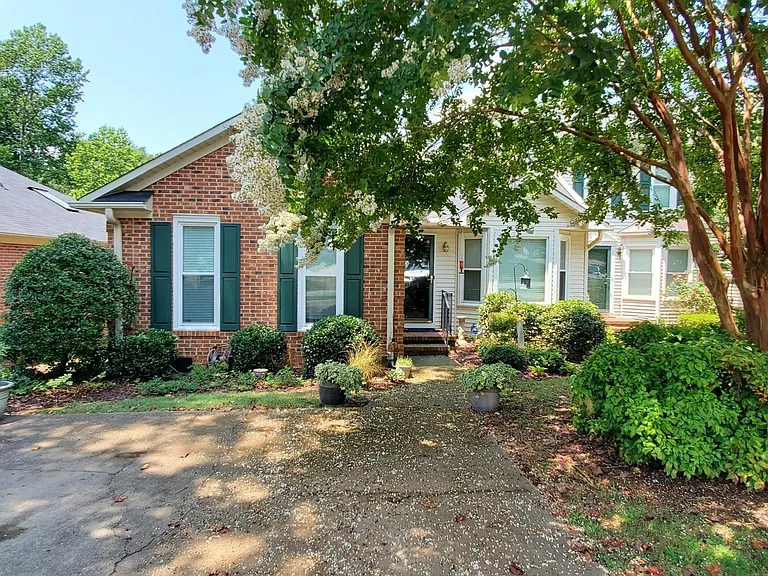 309 Angie Dr — Photo 2