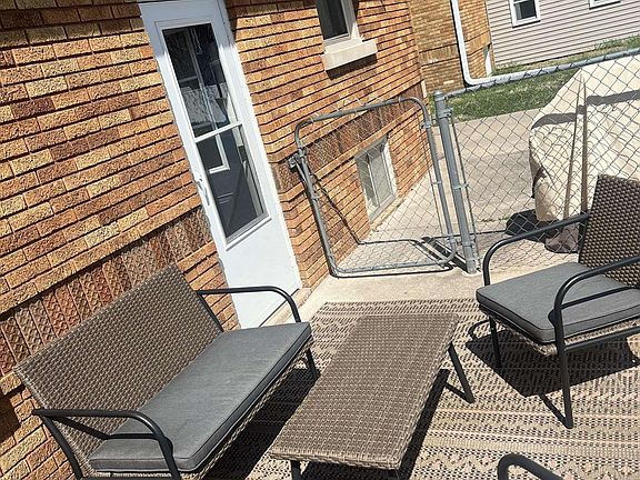 4th image of 1037 Brown Ave