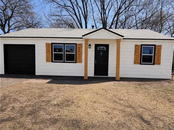 7017 N Campbell St, Gladstone, MO 64118