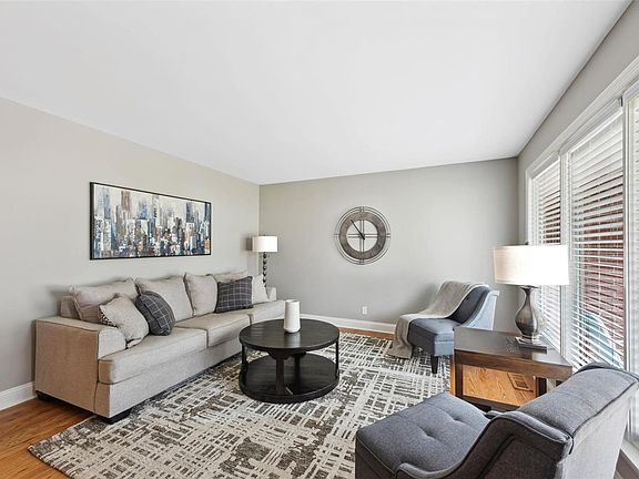3rd image of 819 Walden Dr