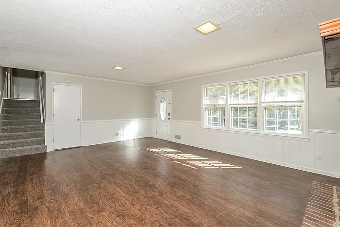 2137 Hartridge Dr — Photo 5