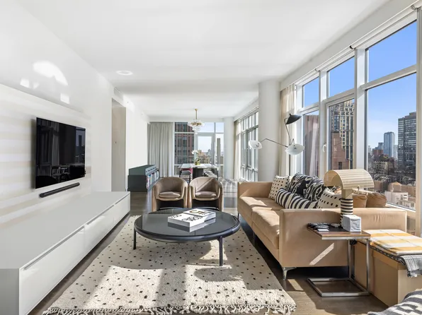 310 East 53rd Street image 2 of 18