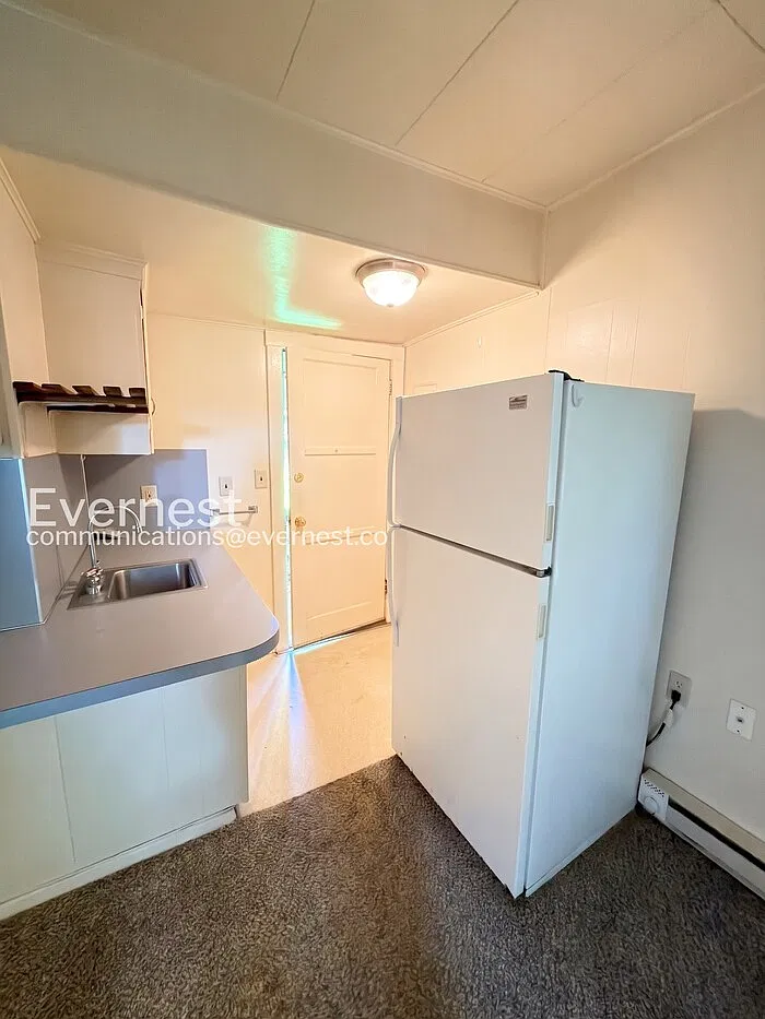 Studio, 1.0 bath, 275 sqft, $940 — Photo 2
