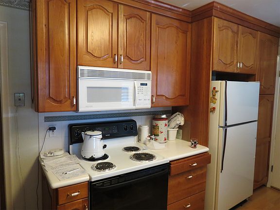 4th image of 2551 E Skyline Dr
