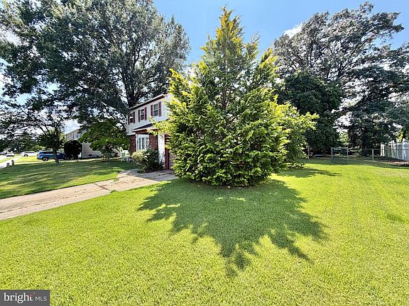 2nd image of 11 McCay Dr