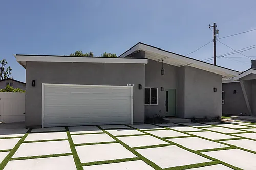 8603 Comanche Ave Photo 1