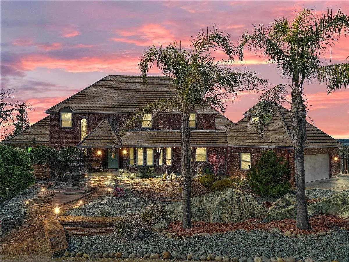 3011 Driftwood Cir photo 1