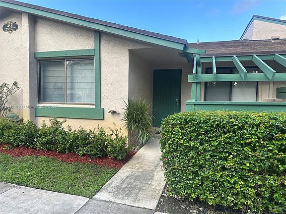 3rd image of 458 Lakeview Dr APT 5