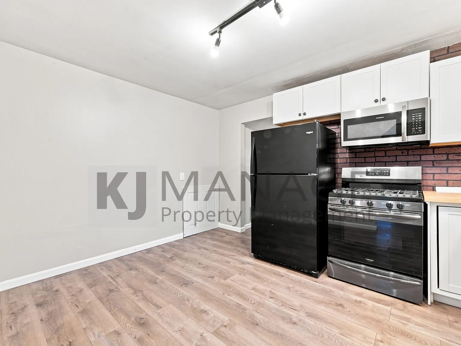 3 bed, 1102 sqft, $1,400 — Photo 4