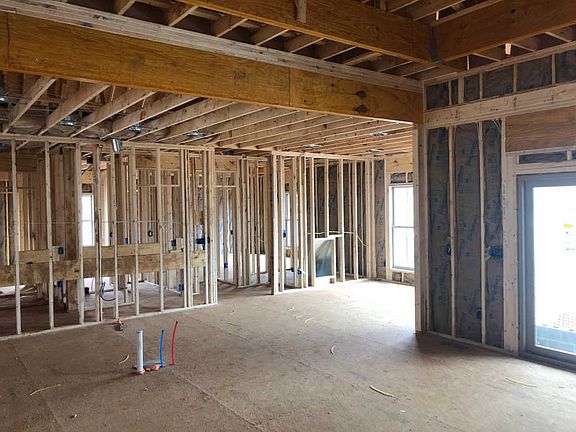 3rd image of 28 Savannah Gln