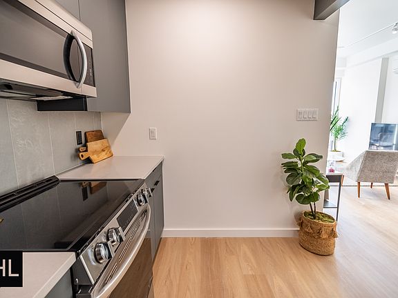 5th image of 931 Carroll St #1106