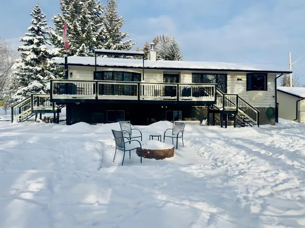 909 E 230th St, Crowsnest Pass, AB T0K 1C0