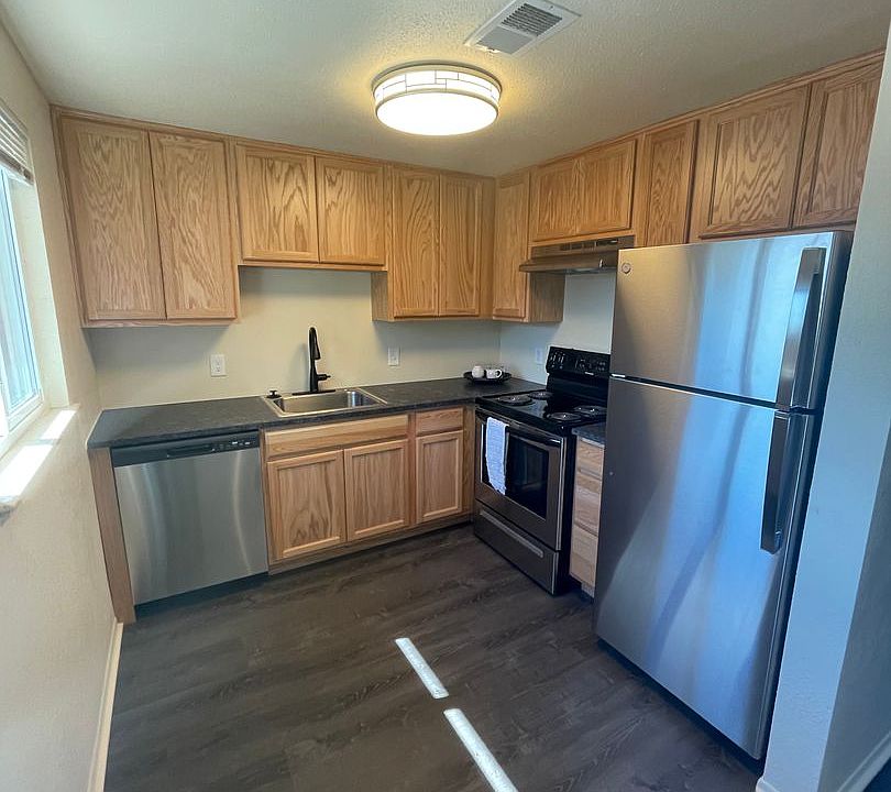1st image of 666-672 Moore St #668