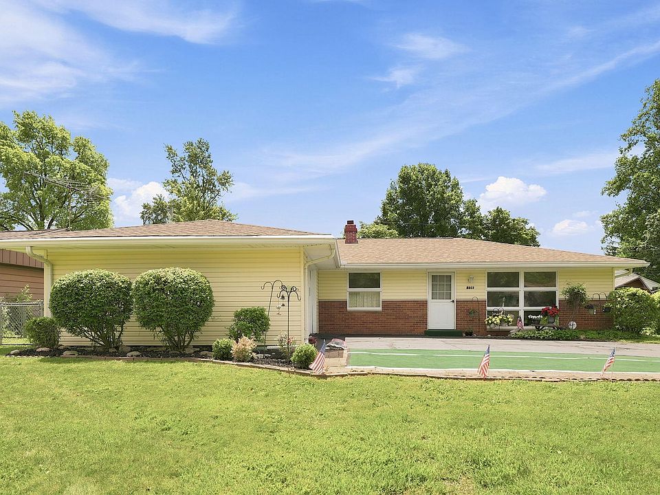 1st image of 2311 W Surrey Dr