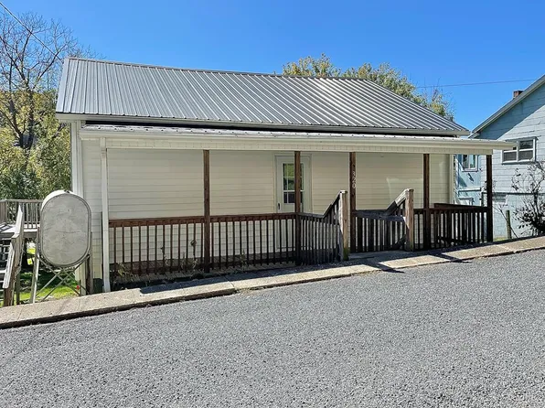 320 Grayson St, Fries, VA 24330