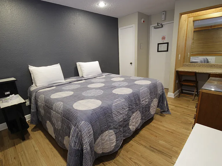 2105 W Bristol Ave #105 — Photo 8