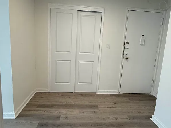 7520 Ridge Boulevard image 4 of 21