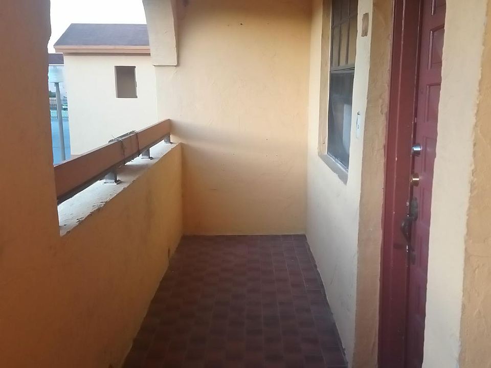 1st image of 1425 SW 122nd Ave APT 10