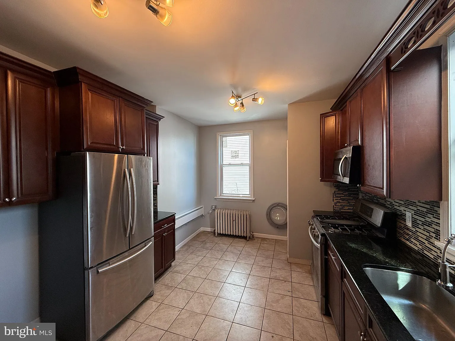 2 bed, 800 sqft, $1,350 — Photo 2
