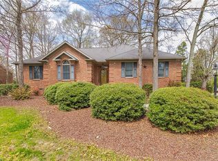 2465 Churchill Dr, Burlington, NC 27215