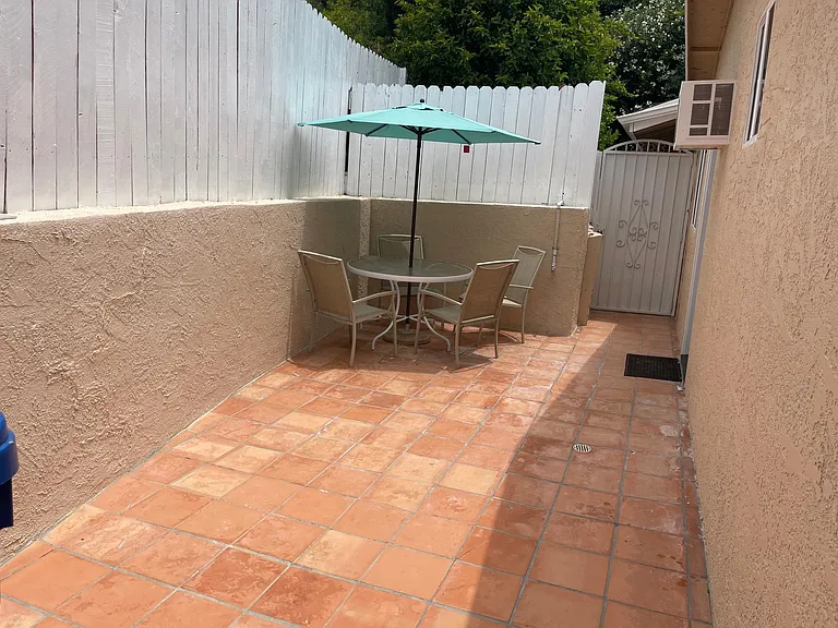 20660 Clarendon St #A — Photo 10