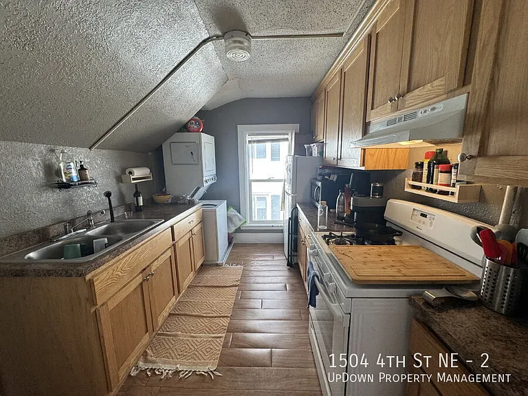 1504 4th St NE #2 — Photo 6