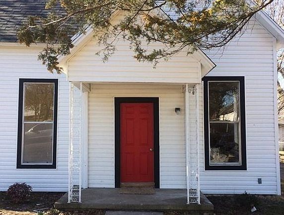 3rd image of 334 W Cherokee Ave