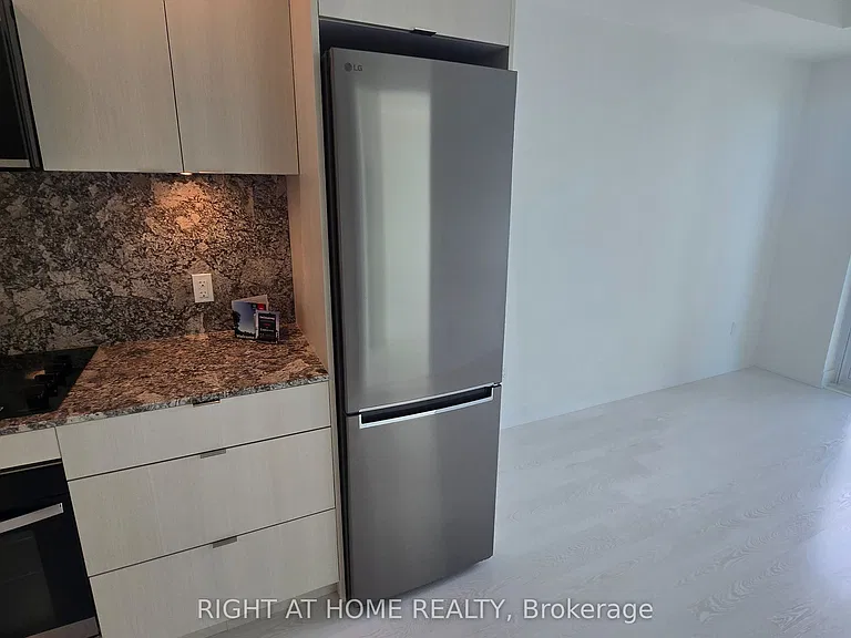 60 Central Park Dr #1007 — Photo 28