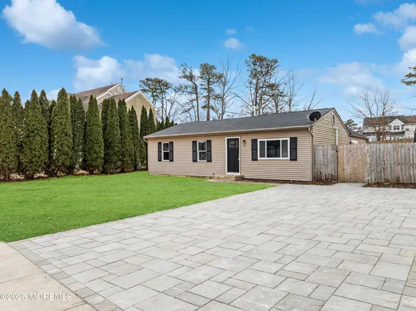 17 Tradewinds Ave, Barnegat, NJ 08005