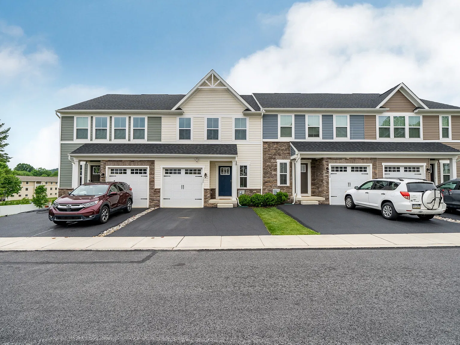 120 Azalea Drive, Downingtown, PA — Photo 2