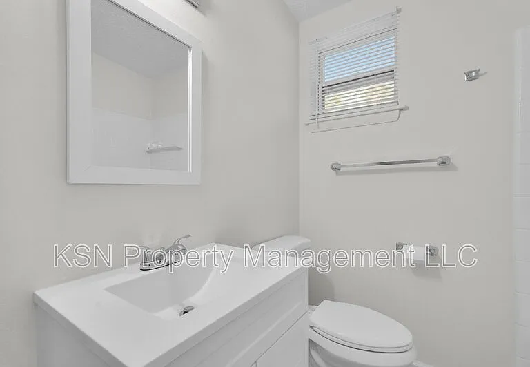 117 Windsor Rd — Photo 15